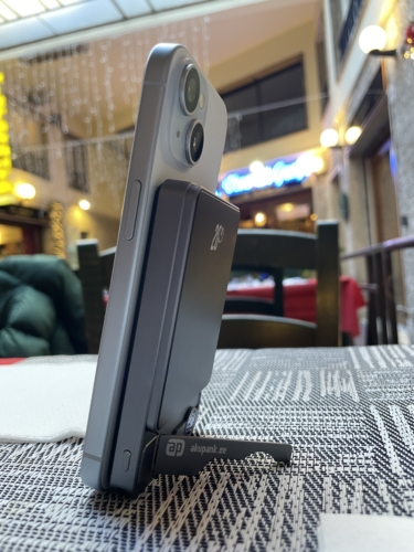 Ультратонкий пауэрбанк с подставкой "F15-10k" (10 000 мАч) photo review